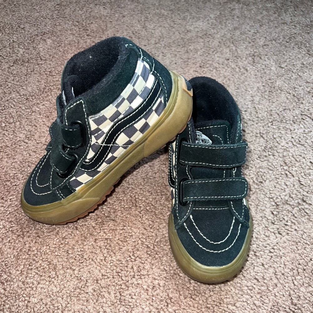 🚀 Toddler Boy’s Size 12 Checkered Vans